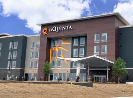 La Quinta Inn & Suites by Wyndham Athens, hotel in Athens