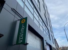 La Quinta Inn & Suites by Wyndham Jamaica NYC/JFK AirTrain, hotel in Jamaica