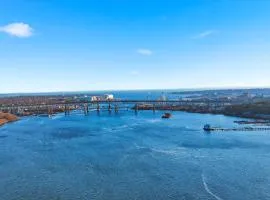 Riverside Retreat Waterfront Guest Suite