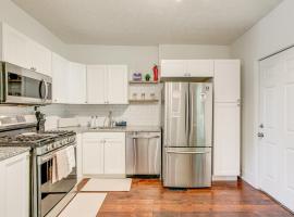 Quiet & Spacious Home Near Downtown, hotel di Columbus
