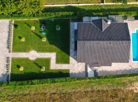 Villa Anteo-Split by Villas Guide, hotel a Košute