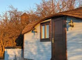 Żuławska Zielona Przystań, całoroczny domek na kołach z balią