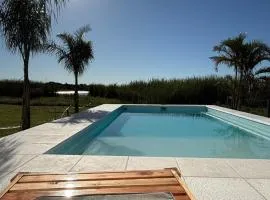 Casa con Piscina sobre Laguna Brava - Tranquilidad y Naturaleza en Barrio Privado