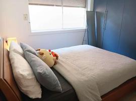 Private Double Room with Desk & Wardrobe 2, hotel en Glen Waverley