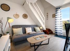 Maison de plage avec piscine Erdeven-Carnac，埃爾德旺的飯店