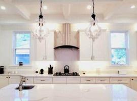 Woodward Grand - Bright New Construction, Hotel in Royal Oak