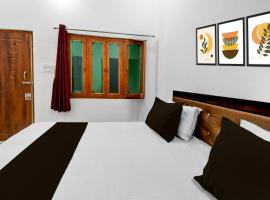 SPOT ON by OYO Royal Hotel, hotel in Sītāpur