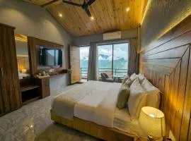 Queen Hills Resort and Hotel By Edge Group - Rooftop Restro, Balcony View