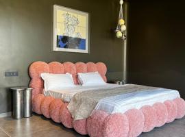 Finding Life House By Jumbo Holidayz, Hotel in Jāmb