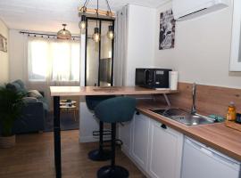 Confortable studio avec jardin，位于圣杜尔沙的酒店