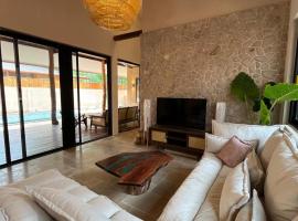 Villa Terra Quiet Luxury Villa with Pool and Garden, hotel di Hinkong