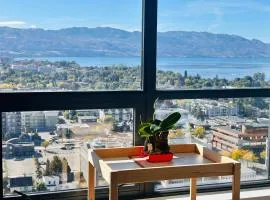 Stunning Lake Views - downtown 2 Bedroom apartment - rooftop lounge