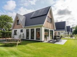 Serene Holiday Home in De Koog Texel with Sauna，位于Westermient的酒店