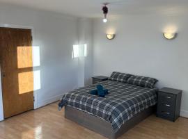 Stunning Apartments Central Croydon، فندق في كرويدون