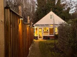 Cozy & Self Contained Garden Bungalow
