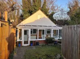 Cozy & Self Contained Garden Bungalow