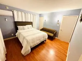 One Bedroom in a Charming Cape Cod in Glen Burnie