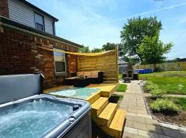Entire Property hot tub, pool, glamping games MLC