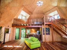 Cape Tribulation Holiday House, готель біля визначного місця Мис Тріб'юлейшн, у місті Кейп-Тріб'юлейшен