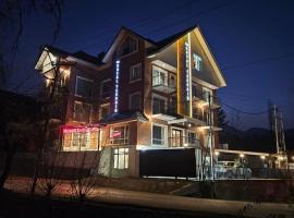 The Royal Terrain, hotel em Tangmarg