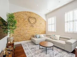 Charming 2- Bedroom Cottage in Central London