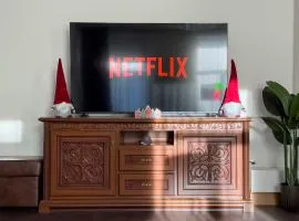 Balcony View in ultracentral Chisinau - Spacious 4 room Living & high end amenities - AC & Bean-Coffee Bar - GrandStay