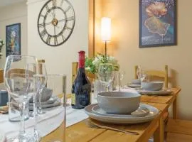 Open Mind Property- Hot Tub, Sleeps 10 & Free Parking