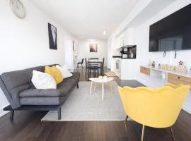 Fully furnished Lux 1bedroom condo, hotel em Toronto