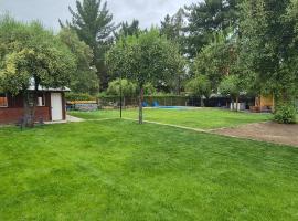 Country House in Quillón 6 bedrooms, 4 bathrooms, 20 people โรงแรมในกีญอน