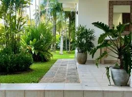 Dark Green Resort - Airport Transit Villa