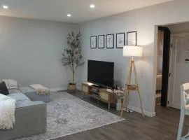 Winnipeg cozy 2 bed 1 bath home - 10 min drive to HSC