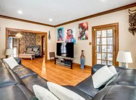 Private Hot Tub and Patio! Chicagoland Extended Stay