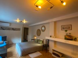 Studio central airco et local vélo，位于于伊的酒店