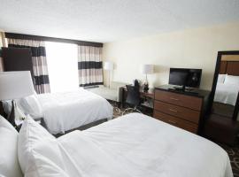 Holiday Inn Newark International Airport، فندق في نيوآرك