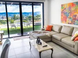 Brisa Serena Apartamento con parqueo y gran terraza en La Escalón