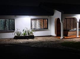 25 Jacaranda Lodge & Backpackers, hotel in Pinetown