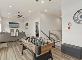 Riverscape Townhome A, Just Steps Gruene Hall, hotel a Gruene