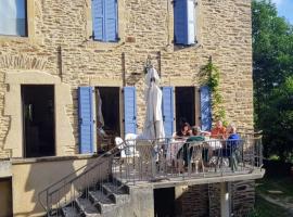 Maison de ferme rénovée & lumineuse - Renovated, Bright & Quiet Stone Farmhouse 20 min from Rodez โรงแรมในFlavin