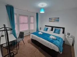 Stylish 5-Bed house, fast Wi-Fi, Sky, free parking