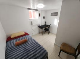 Affordable/Quiet Private Room, khách sạn ở Toronto