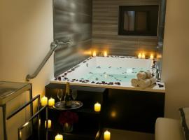 Dual Delights- Romantic Jacuzzi Suite and Spacious Family Apartment-Metro station 180m