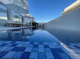 יחידת נופש בוילה עם בריכה מחוממת