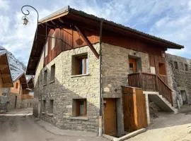 Newly Renovated Chalet Le 5 Saint Marcel