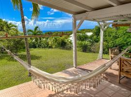 Gîte Bleu Caraïbes - Vue mer, hotel in Grand-Bourg