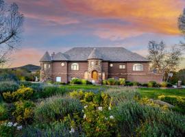 Indoor Pool & Spa - Gym - Sauna - Pickleball Court，佩里斯的飯店