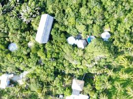 New Ruins Off-The-Grid SuperAdobe Domes with Pool, lodge en San Francisco de Abajo