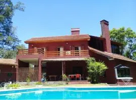 Casa quinta completa espaciosa con pileta seis o siete personas