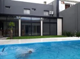 CASA CON PILETA EN EL CENTRO de CORRIENTES