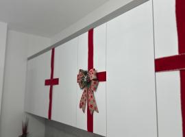 Quiet 2-Bedroom Apartment near Airport with Balcony, hotel em Kosovo Polje