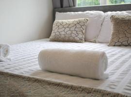 SHM Stays NECAirport M6 Free Parking Available，位于索利赫尔的酒店